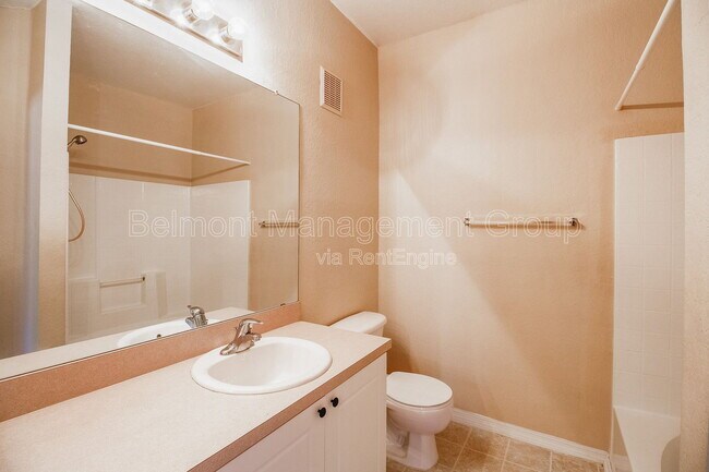 Building Photo - 842 Grand Regency Pointe