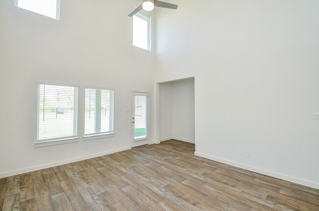 Building Photo - 8047 Marchese Dr