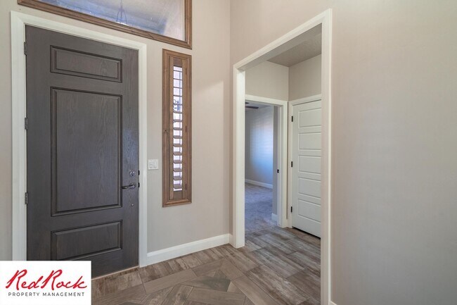 Building Photo - Pet-Friendly 3 Bedroom Home In A Great Neighborhood