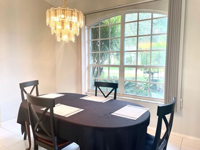 Building Photo - ANNUAL/FURNISHED HOME WITH LARGE LANAI - SOUTH SARASOTA