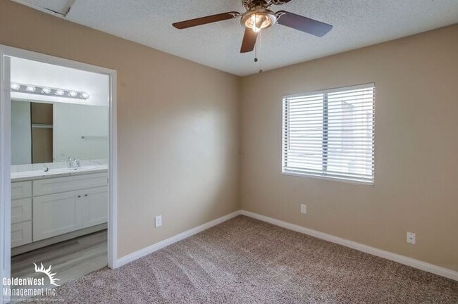 Building Photo - Charming 2Bdm 1Ba Apartment in the North P...