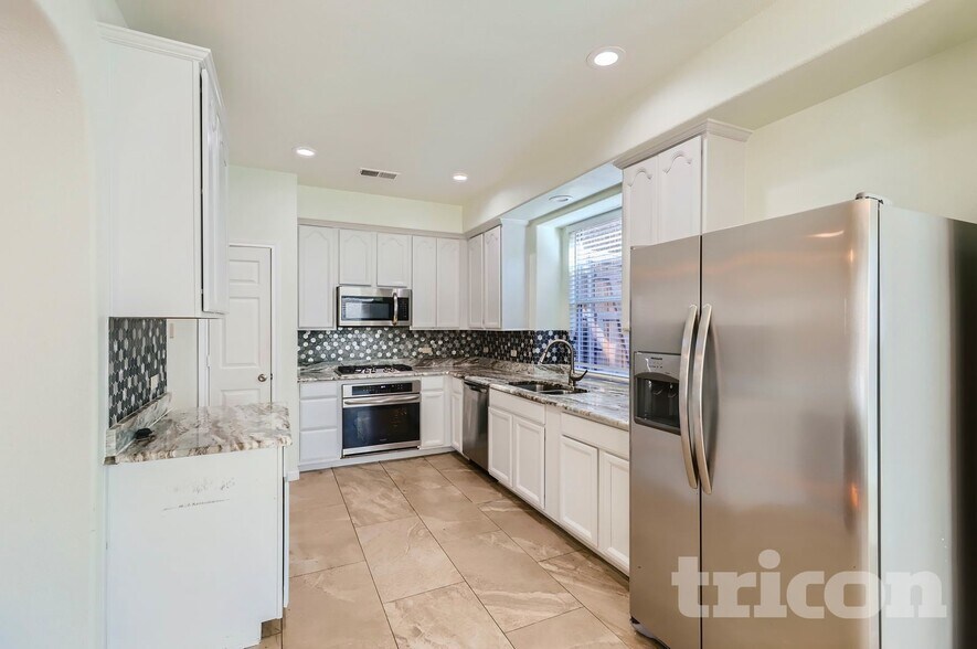 Building Photo - 12069 Brownwood Dr