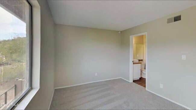 Building Photo - 1545 E Sahuaro Dr