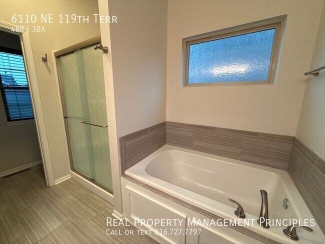 Building Photo - 6110 NE 119th Terrace