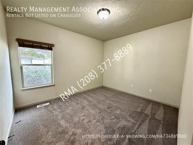 Building Photo - 2530 E Satterfield St