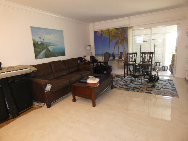 Building Photo - 18081 SE Country Club Dr