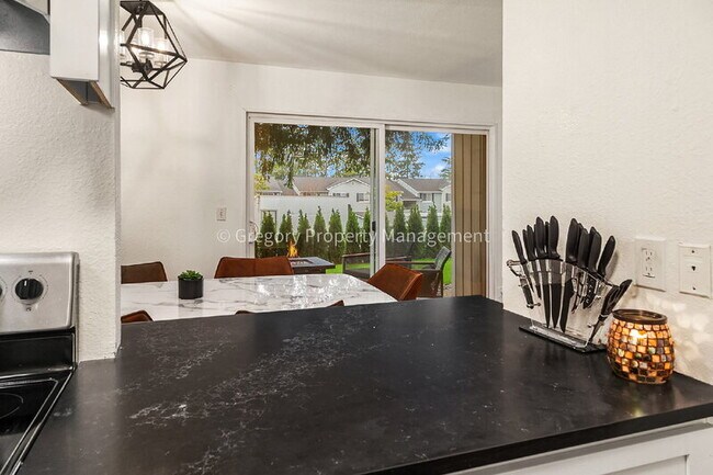 Building Photo - 12415 NE 130th Ct