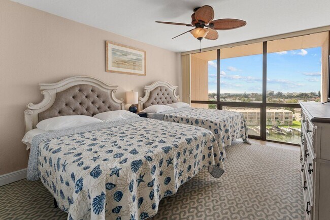 Building Photo - 1 Key Capri