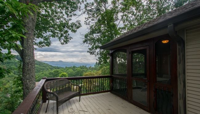 Building Photo - 4 Bedroom 3 Bathroom Home Furnished home