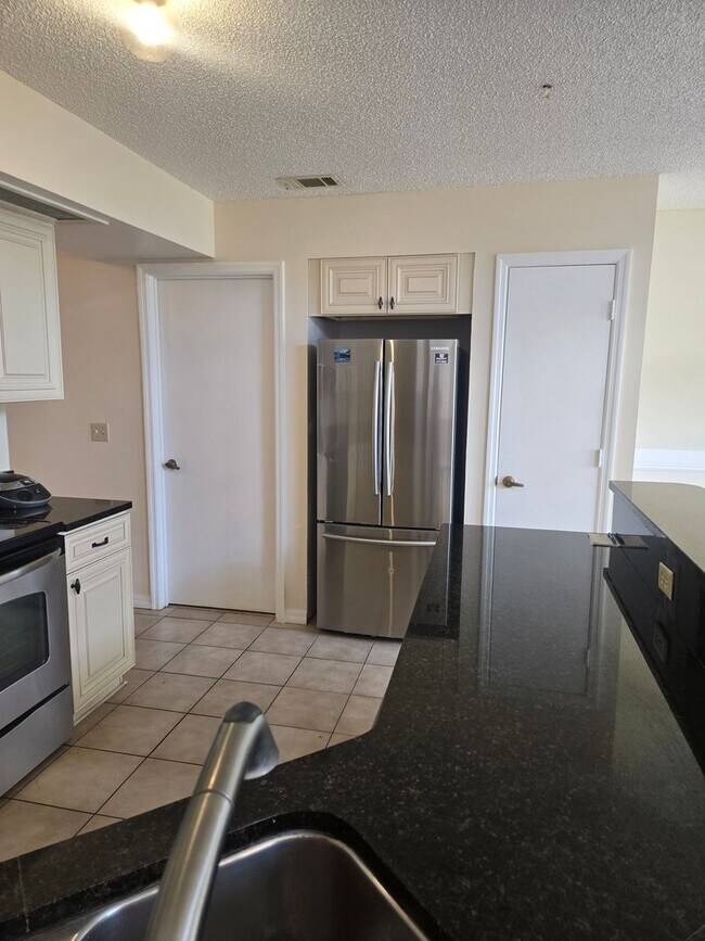 Building Photo - Beautiful 4 Bed / 2 Bath Single-Family Home with Fenced Yard & Screened Patio