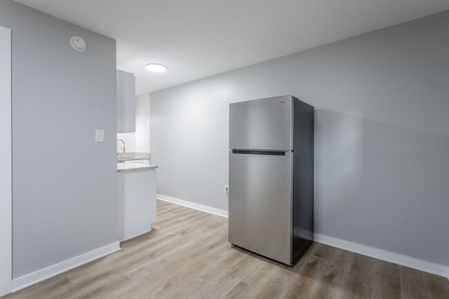 Building Photo - Renovated modern 1 bedroom, 1-bathroom apa...