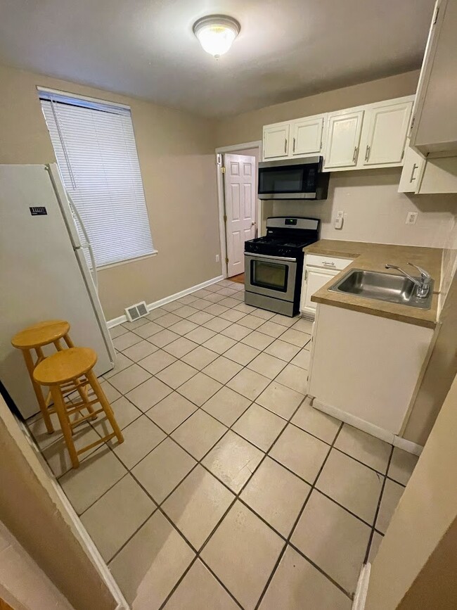 Apt 1 - Eat In Kitchen - 2148 N Carlisle St