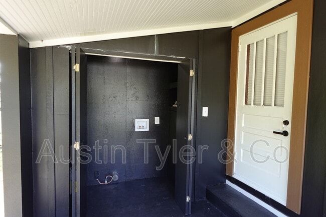 Building Photo - 4261 Kelson Ave