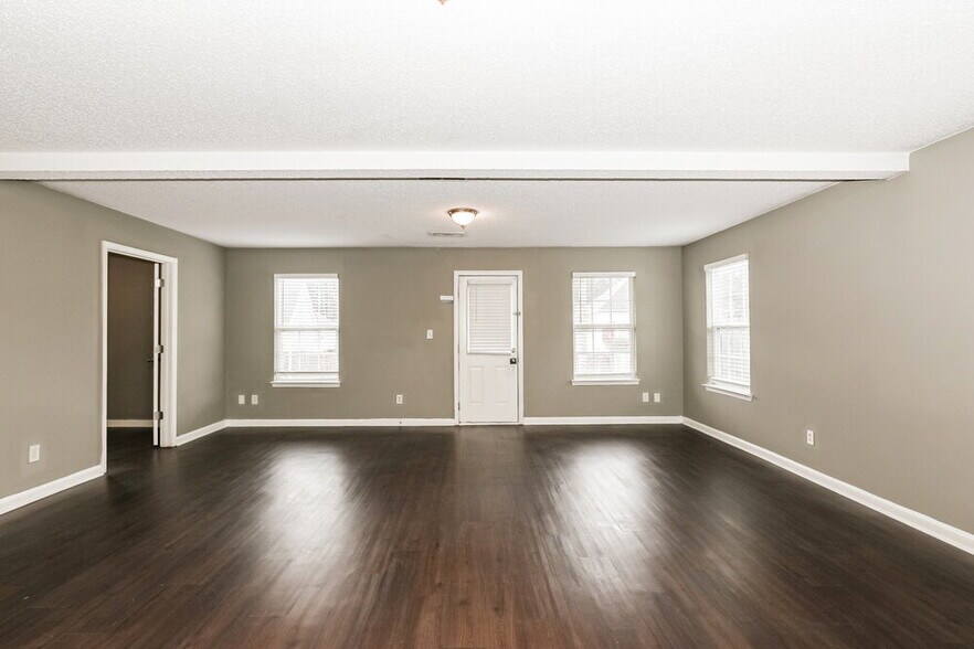 Building Photo - 2025 Registry Dr