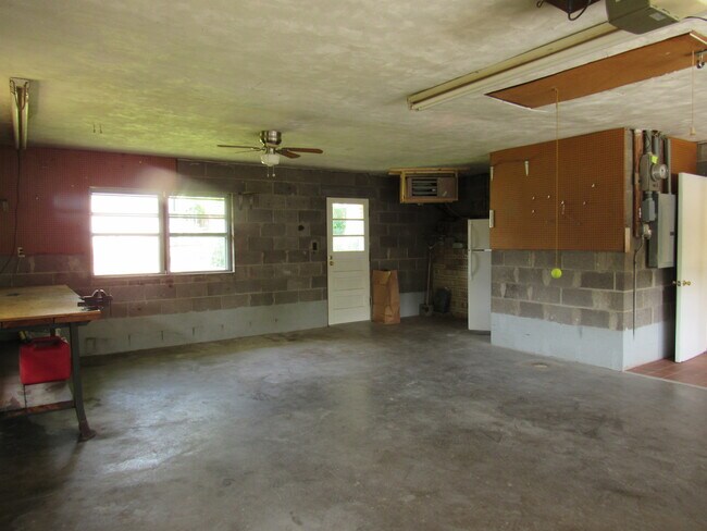 Building Photo - 1012 16th 1/2 St