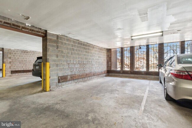 Building Photo - 1001 26th St NW