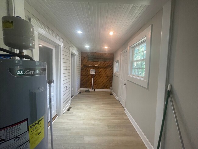 Building Photo - 209 3rd Ave