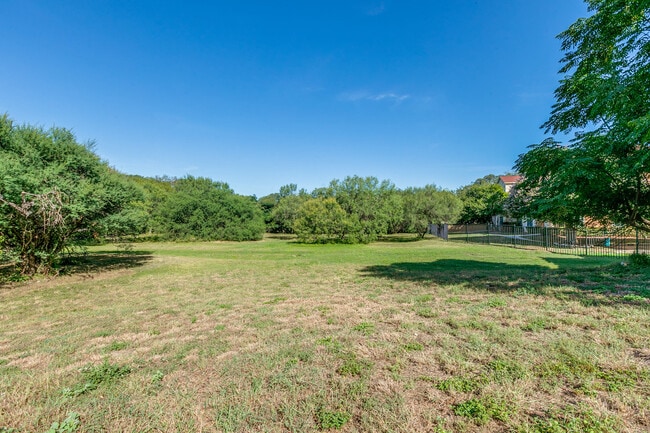 Building Photo - 6160 Eckhert RoadUnit 1005