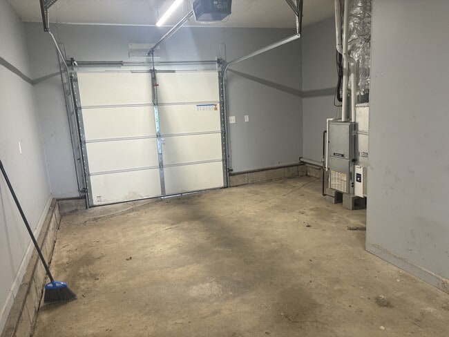 Building Photo - 53 E 300 N