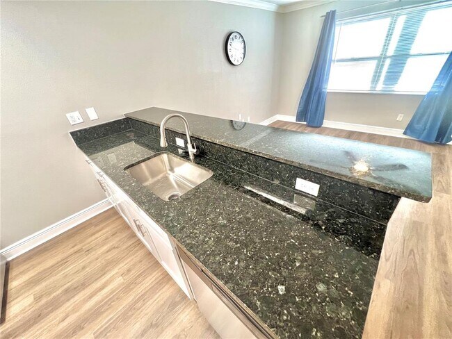 Building Photo - 9105 Tudor Dr