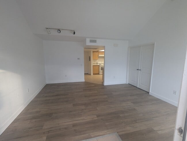 Building Photo - Two-Bedroom Condo - Newly Remodeled