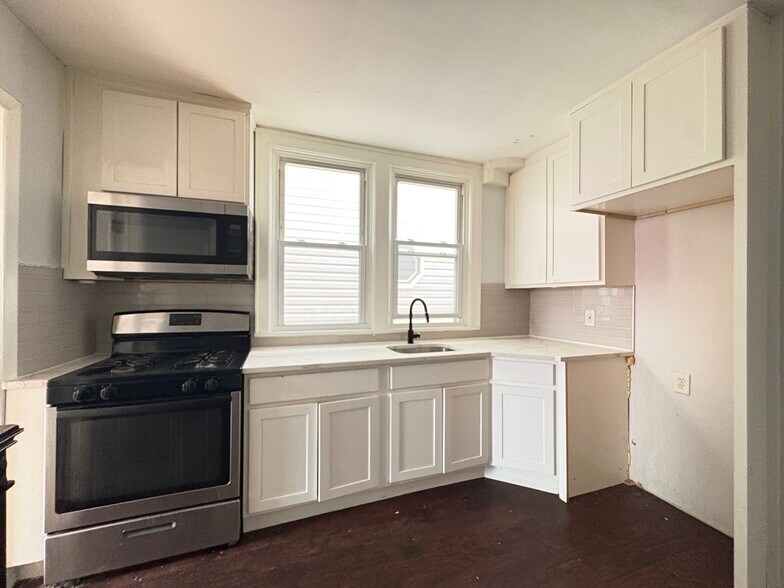 Building Photo - 150 McAdoo Ave