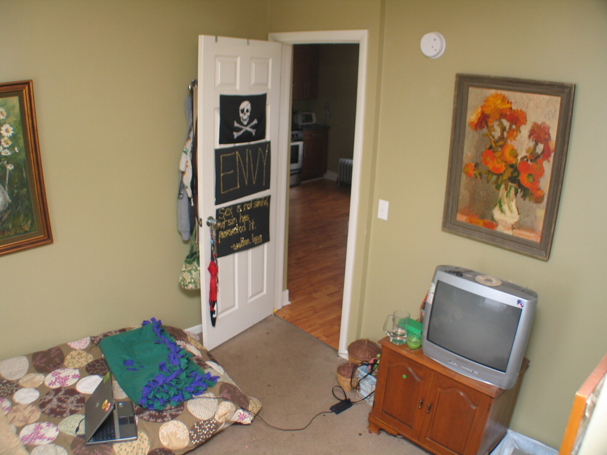 Building Photo - 737 Village St