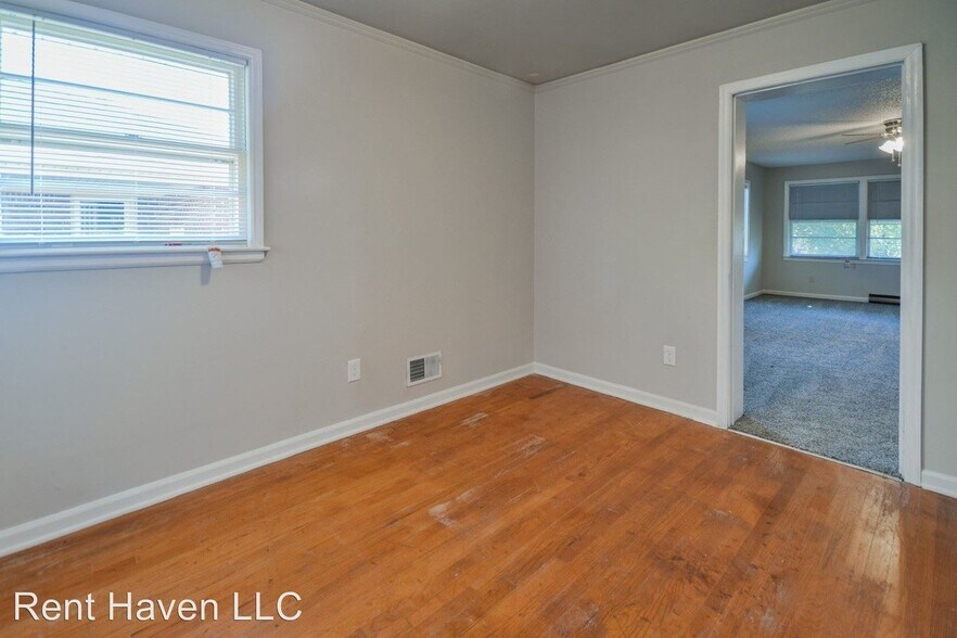 Building Photo - 4121 Chesterfield Dr