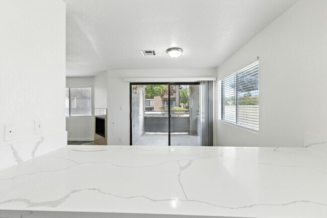 Building Photo - SW!! 2 Bedroom Condo!! 1st Floor!! Newly r...