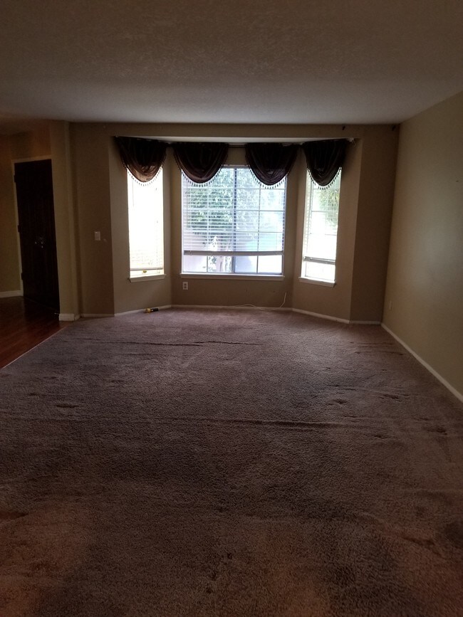 living room - 19945 Eagle Ridge Ln