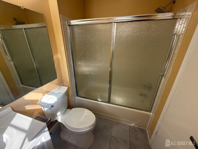 Building Photo - 131 Albury Way