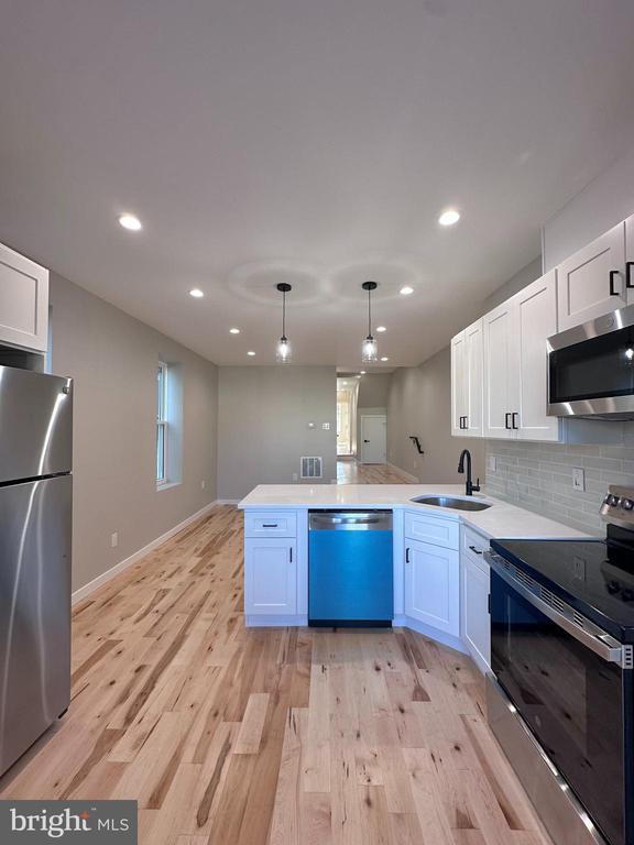 Building Photo - 2821 W Girard Ave