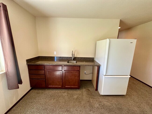 Building Photo - Large 5 Bedroom Home - North of CWU