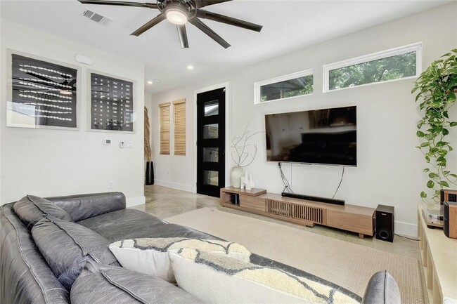 Building Photo - 4606 Ledesma Rd