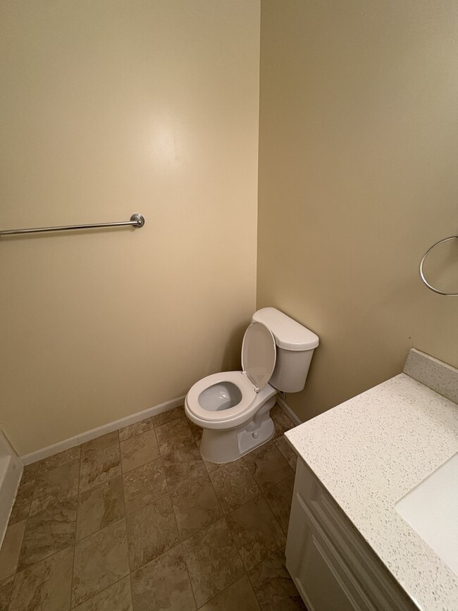 Building Photo - 904 Linden Grove Ave