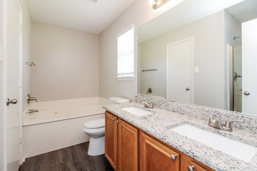 Building Photo - 900 Springfield Dr