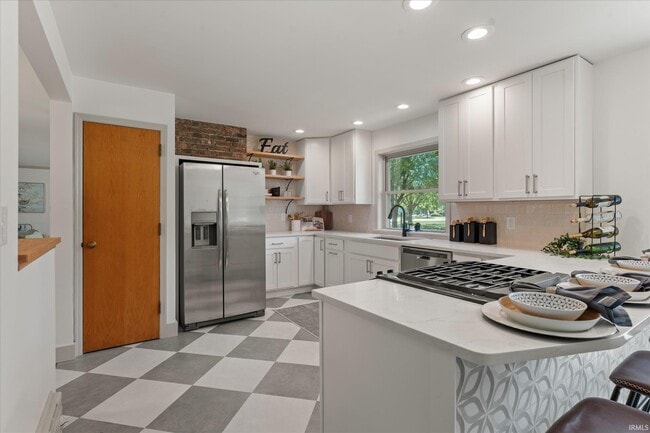 Building Photo - 2121 E Madison St