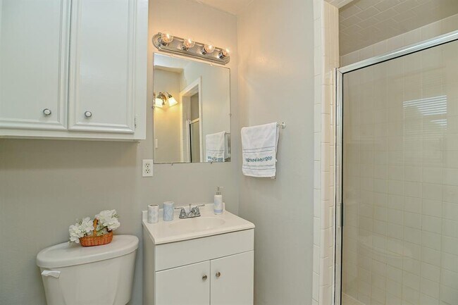 Building Photo - 8409 Bob White Dr