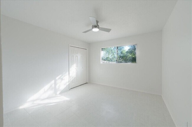 Building Photo - 421 Fantail Loop