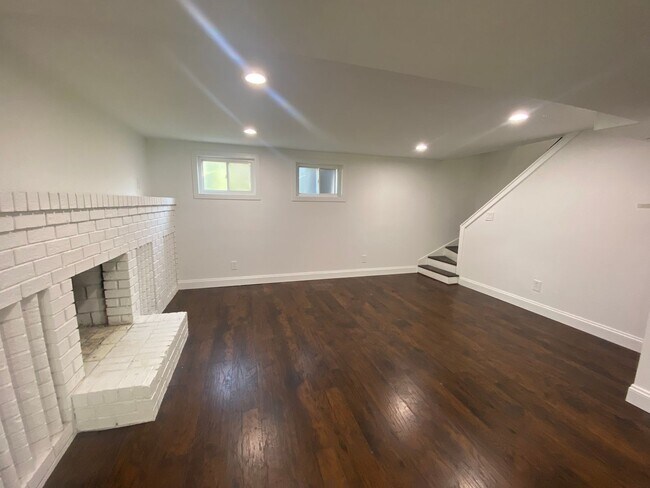 Building Photo - Stylish 5 Bedroom home in Fort Washington