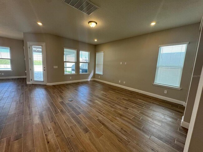 Building Photo - 16405 Silver Brk Wy