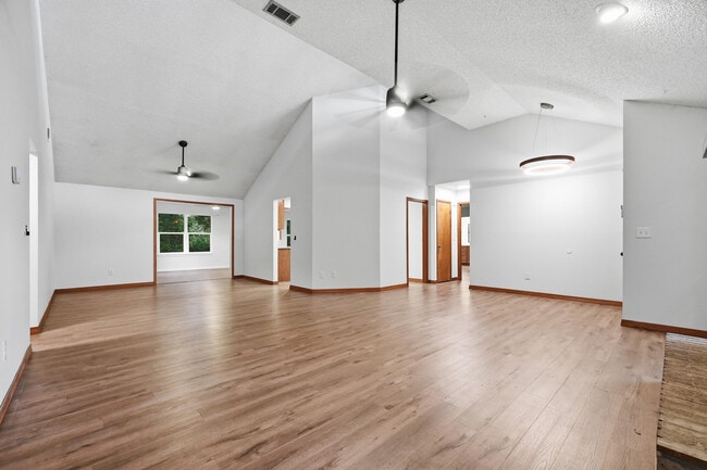 Building Photo - 124 Beverly Dr
