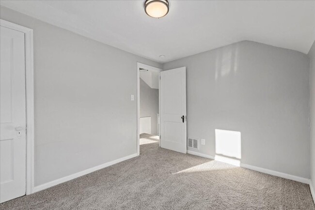 Building Photo - 3 Bedroom, 1 Bathroom Rental in Avalon