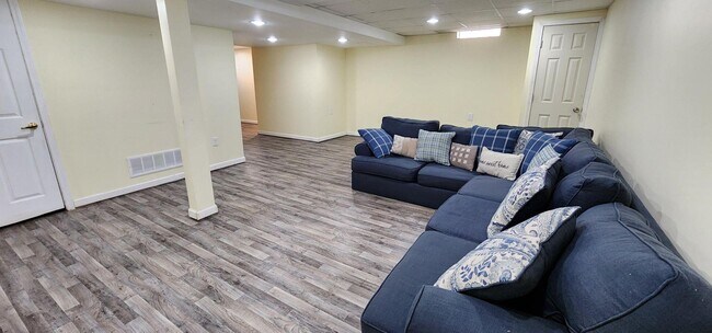 Building Photo - 152 Legacy Park Cir