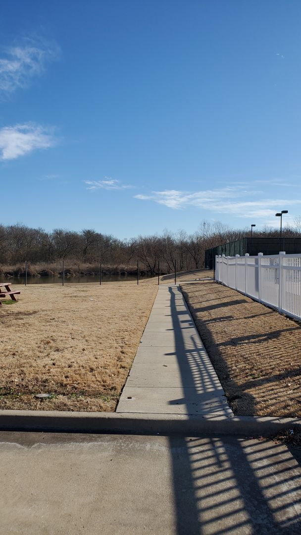 Building Photo - 1621 Colonial Dr