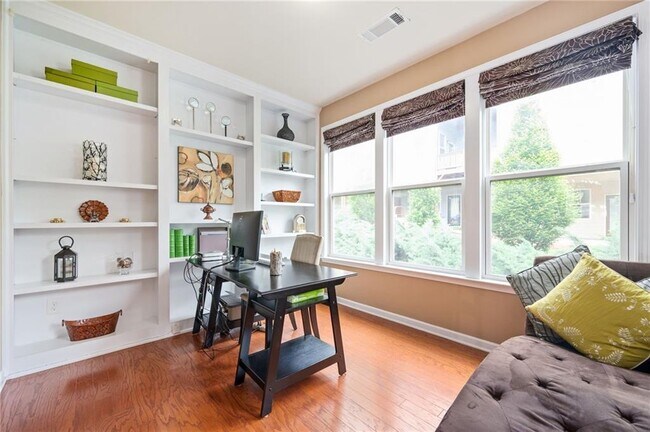 Building Photo - 4306 Laurel Creek Ct SE