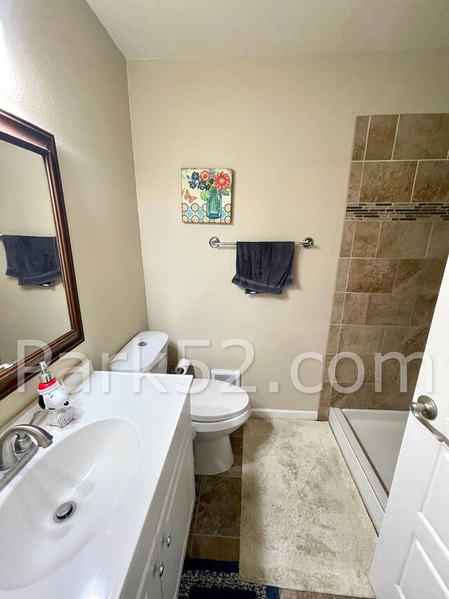 Building Photo - Pet Friendly 3 Bedroom Rambler!