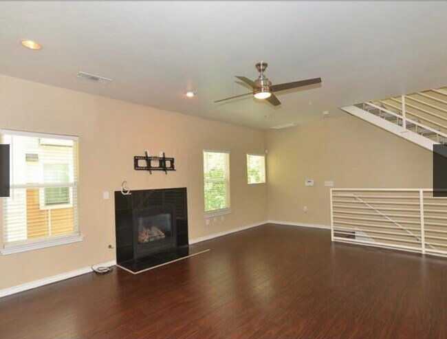 Living space - 2606 Wilson St