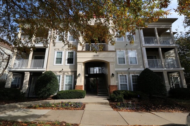 Primary Photo - Spacious 2BD/2BA Condo with Balcony in Fou...