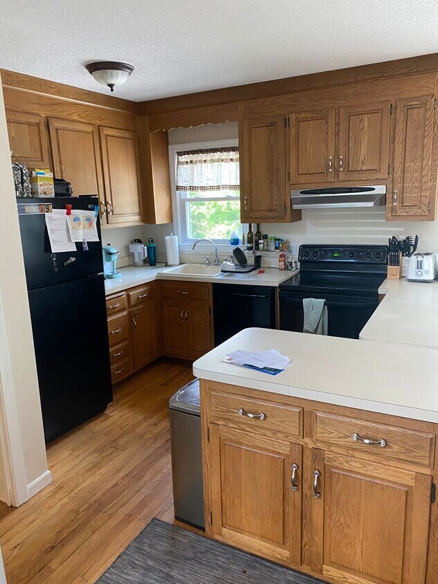 Building Photo - 5 Sunnyside Ave